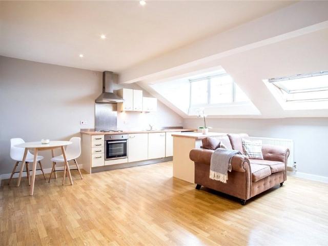 52 Bankfield Road, Huddersfield, HD1