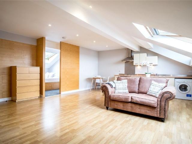 52 Bankfield Road, Huddersfield, HD1