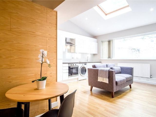 52 Bankfield Road, Huddersfield, HD1