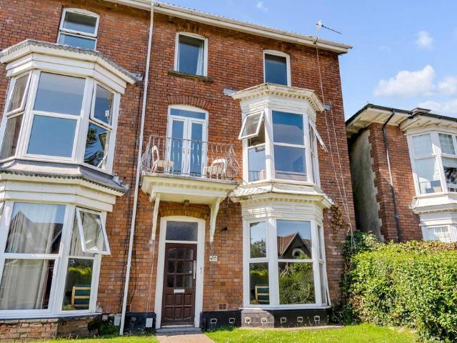 52 bedroom terraced house for sale
