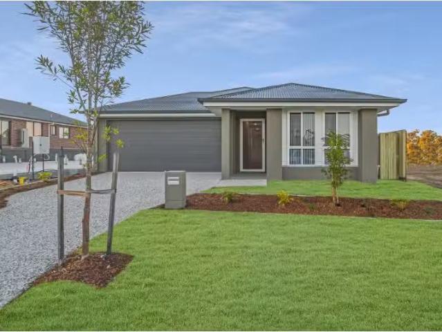 52 Blackberry Way, Ripley House for rent Listed by Ellen Thom.