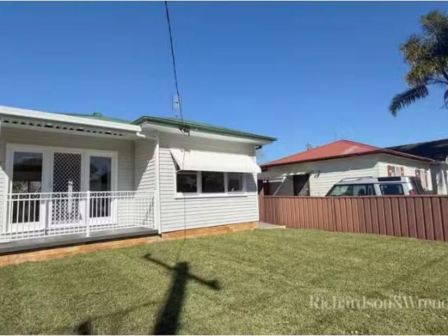52 Britannia Street, Umina Beach House for rent Listed by Bia.