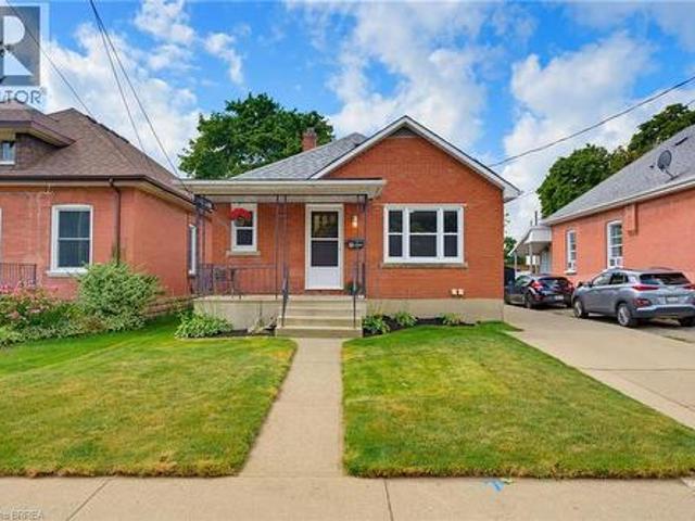 52 Burwell Street, Brantford, ON, N3T 4T7 house for sale | Listing ID 40858 | Royal LePage