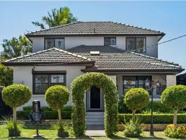 52 Crump Street, Mortdale House for rent Listed by Rihanna Ba.