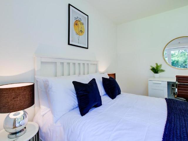 52 Dukes Avenue, London, KT3 4HN, United Kingdom | 3 bed apartment for rent #139268229 | Rentberry