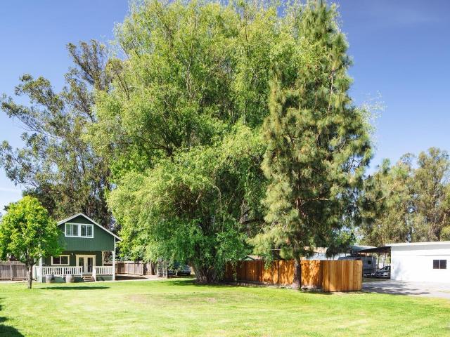 52 Eastman Ln, Petaluma, CA 94952 | MLS #326033