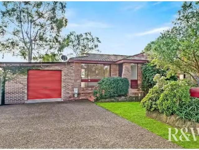 52 Eloura Street, DHARRUK House for rent Listed by Melissa Pa.