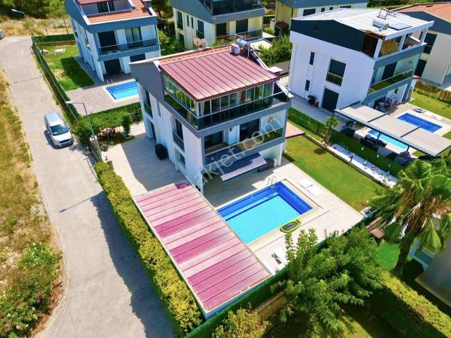 5+2 Full Eşyalı Özel Havuz Ve Otoparklı Müstakil Villa