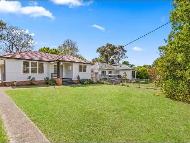52 Hatherton Road, Lethbridge Park House for rent Listed by C.