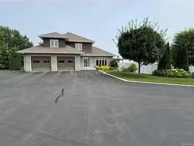 52 Levesque St, Grand Sault/Grand Falls, NB, E3Z 1A3 house f.