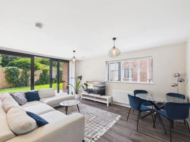 52 Loughshore Manor