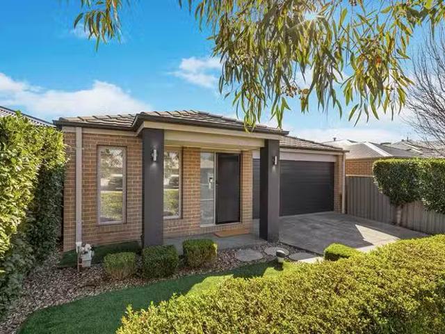52 Mcewan Drive, Cranbourne East, VIC 3977