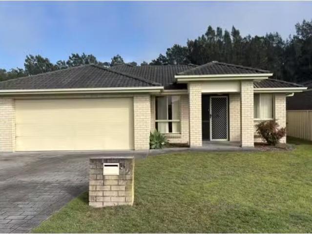 52 Martens Avenue, Raymond Terrace House for rent Listed by P.