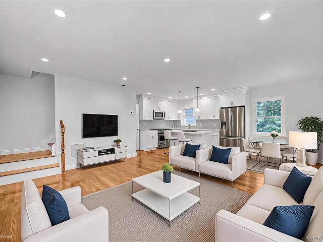 52 Norfeld Boulevard