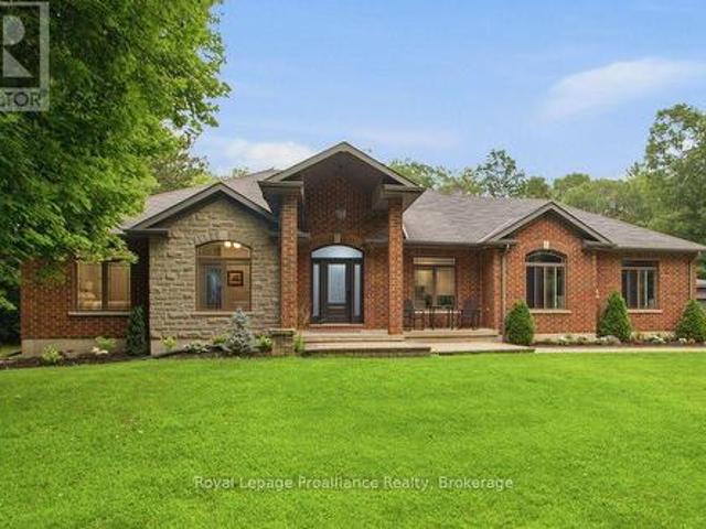 52 Oak Ridge Drive, Quinte West Sidney Ward, ON, K0K 3E0 Luxury House for sale | Listing ID X13575 | Royal LePage Carriage Trade Luxury Properties