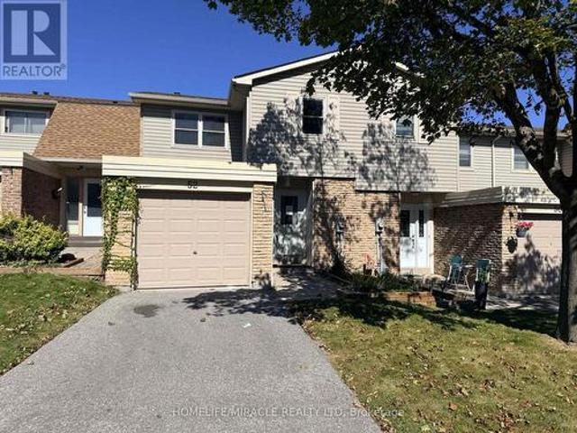 52 Robbie Crescent, Ajax, ON, L1S 3N2 townhouse for sale | Listing ID E13838 | Royal LePage