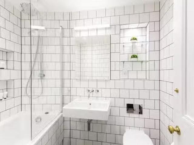 52 Shaftesbury Ave London W1D 6LP