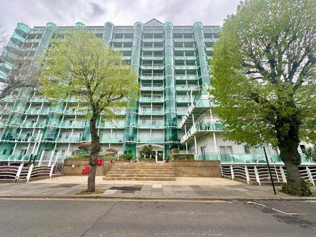 52 Sydney Road, Enfield EN2 5 bed apartment to rent £2,650 pcm £612 pw