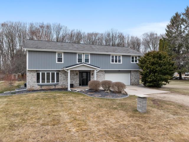 5304 Woodland Dr