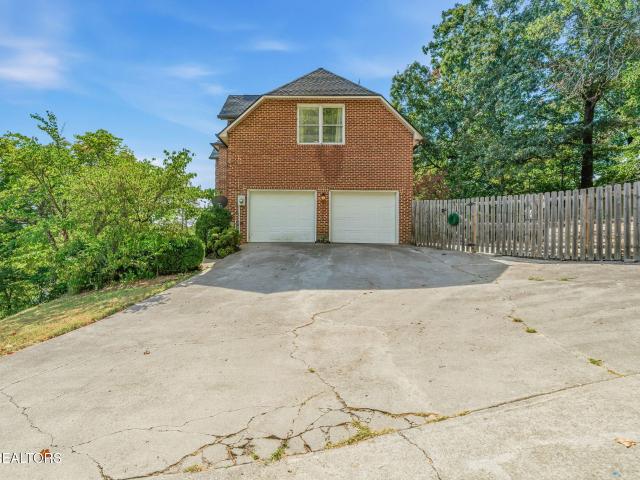 5305 Beverly Oaks Drive