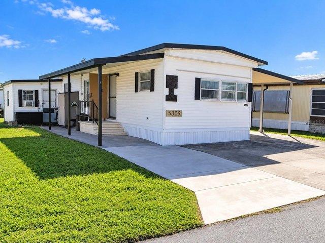 5306 Astrid Dr, Zephyrhills, FL 33541