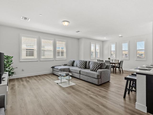 5301 E Commerce Way, Unit 2101, Sacramento, CA 95835 | MLS #226038