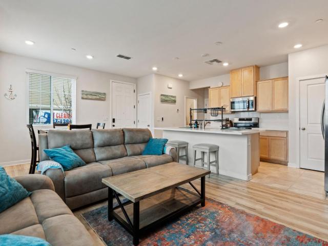 5301 E Commerce Way, Unit 76101, Sacramento, CA 95835 | MLS #226061