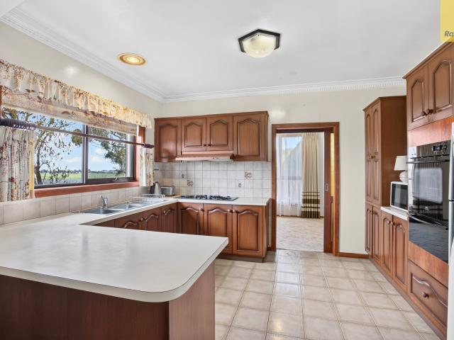 530 Coburns Road, Kurunjang