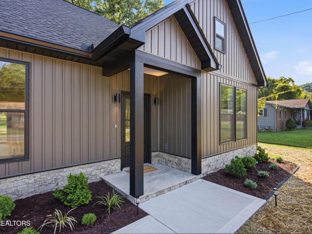 5318 Aubrey Lane