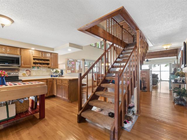 5318 Lakeview Drive