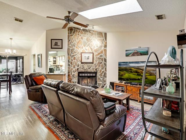 531 Loring Ave, Orange Park, FL 32073 | MLS #FC315896