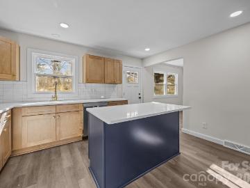 5324 Cheval Pl, Charlotte, NC 28205 | MLS #4326