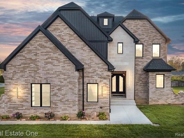 5321 Rochester Rd, Troy, MI 48085