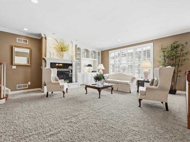 532 E Vanderbilt Dr