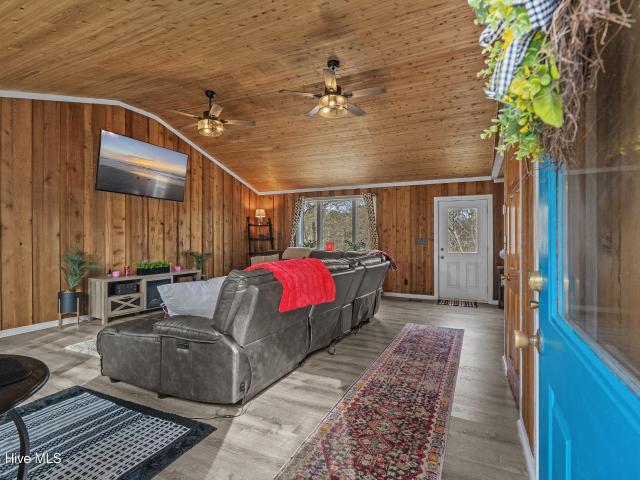 532 Medcalf Drive SW