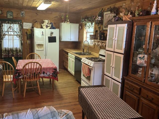 532 Twin Oaks Road