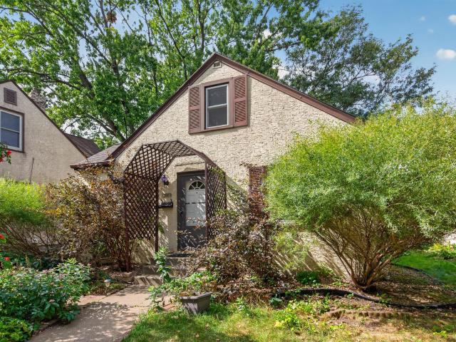 5336 Hiawatha Lane