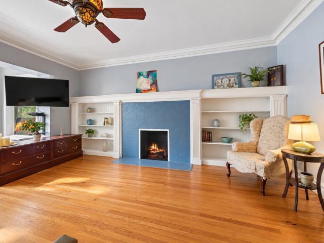 5330 S Hyde Park Boulevard # 1S