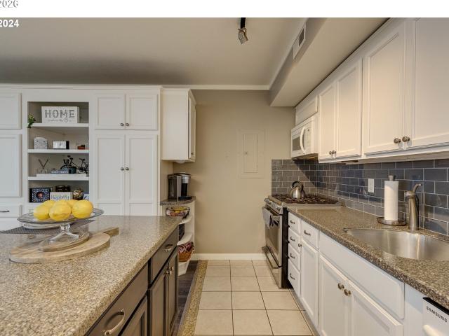 533 ne holladay st # 409