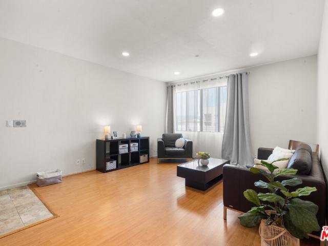 533 S St Andrews Pl, Unit 220, Los Angeles, CA 90020 | MLS #26671