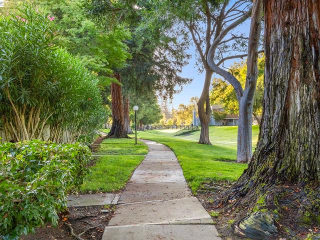 5344 Brookside Ct