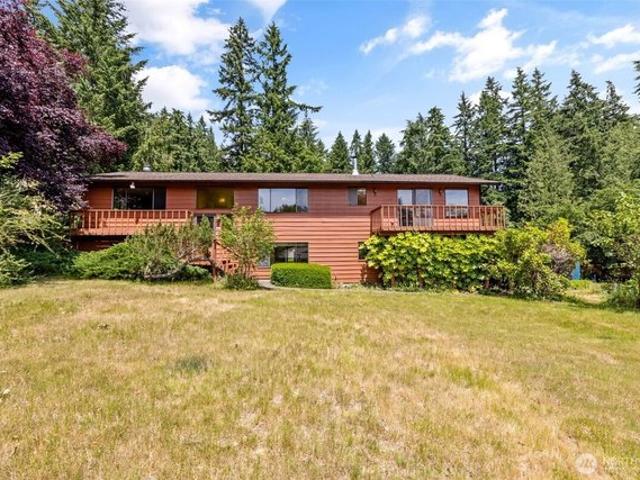 5359 Ruby Pl NE, Bainbridge Island, WA 98110
