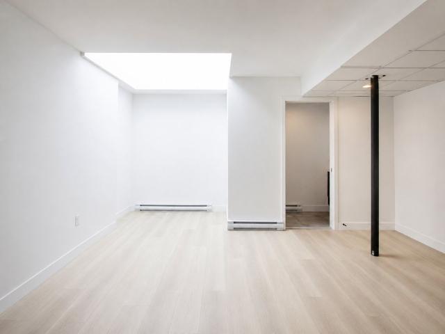 5350 Av. Victoria, Montréal Côte des Neiges, QC H3W
