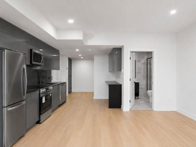 5350 Av. Victoria, Montréal Côte des Neiges, QC H3W