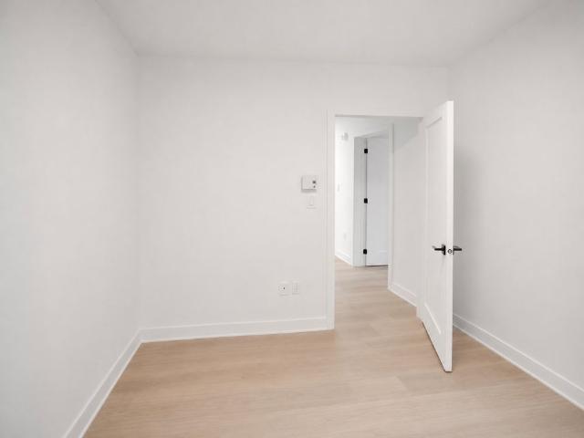 5350 Av. Victoria, Montréal Côte des Neiges, QC H3W