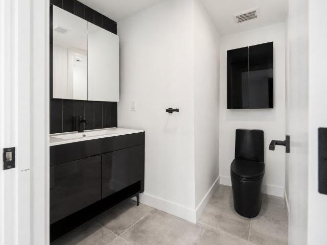 5350 Av. Victoria, Montréal Côte des Neiges, QC H3W