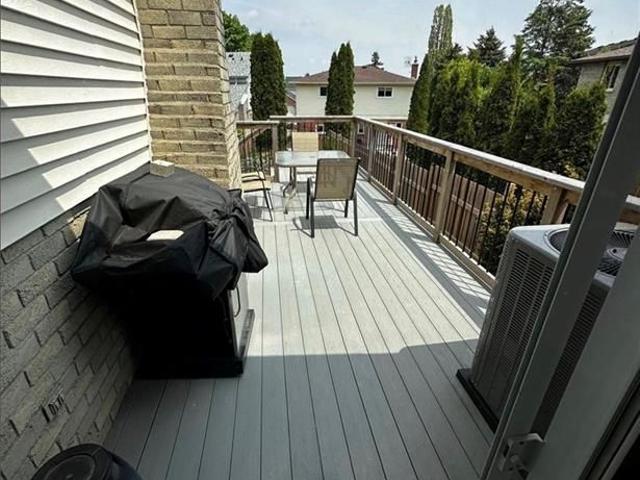 535 APPLEDALE Crescent Unit# Upper, Waterloo, Ontario, N2T1V8