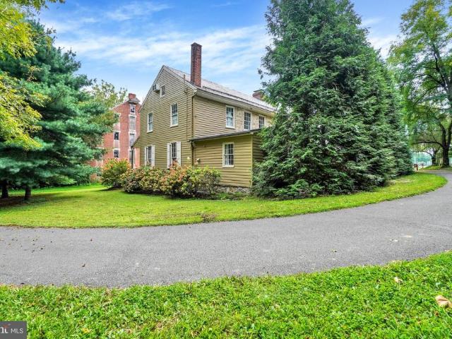 535 E Locust Lane