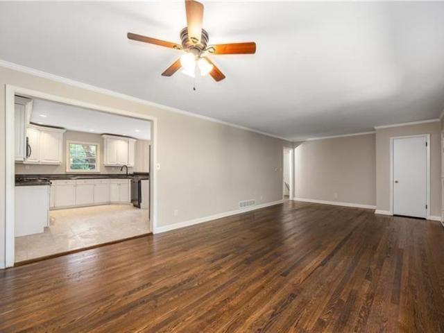 535 Valley Lane