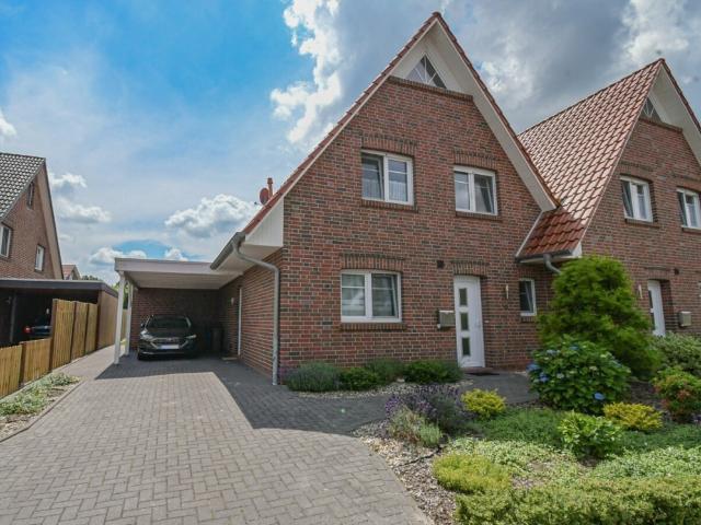 5361 Attraktive Doppelhaushälfte mit Carport in zentraler Lage von Edewecht